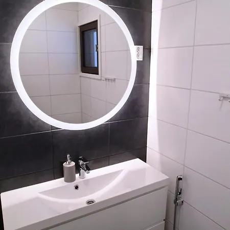 Kolmen Makuuhuoneen Talo - Oma Sauna Apartment *