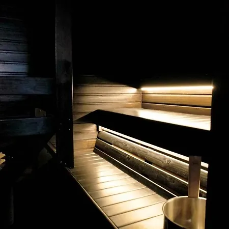 Kolmen Makuuhuoneen Talo - Oma Sauna Апартаменты Korholanmaki